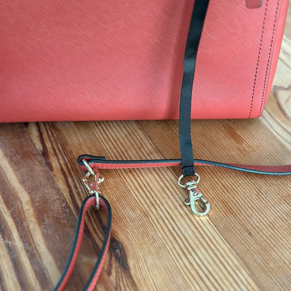 Lo & Sons Crossbody Bag in Brick Red with Gold Hardware - Picture 3 of 8